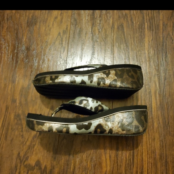 Volatile Wedge Thong  Cheetah Print Size 10 - Picture 2 of 7